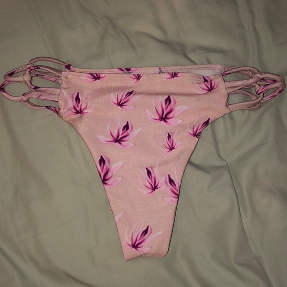 Light pink bikini - Picture 4 of 4